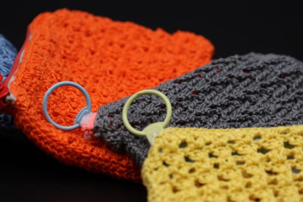 Mini pochette artigianali in crochet - immagine 2