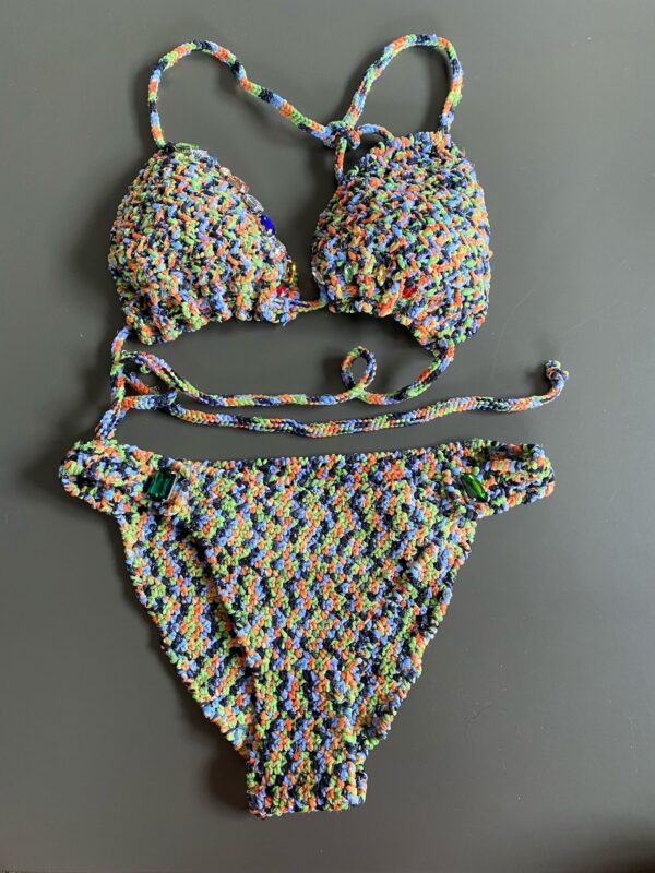 Bikini crochet multicolor con pietre preziose